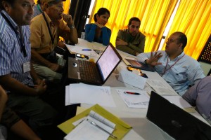 En la actividad se realizaron mesas de trabajo para abordar temas de interés sobre biotecnología y bioseguridad. (Foto / Javier Campos).