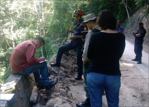 EXPERTOS DEL INAMEH EVALUANDO LA CARRETERA MARACAY CHORONÍ