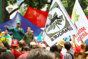 La máxima autoridad del Minea anunció que por cada árbol que talen los oposicionistas, se plantará un millón. (Foto / Harrison Ruíz)